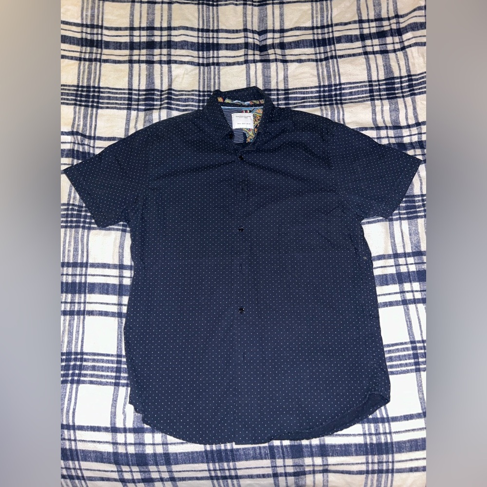 Men’s medium button up shirt